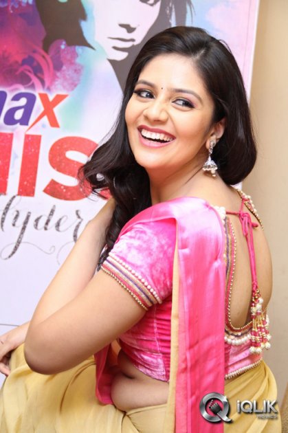 Sree-Mukhi-at-Max-Miss-Hyderabad-2014-Poster-Launch